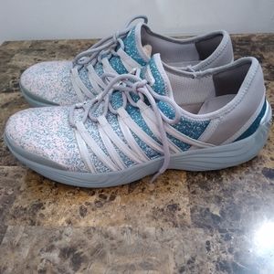 Bzees womens gray Comfort sneakers size 10w